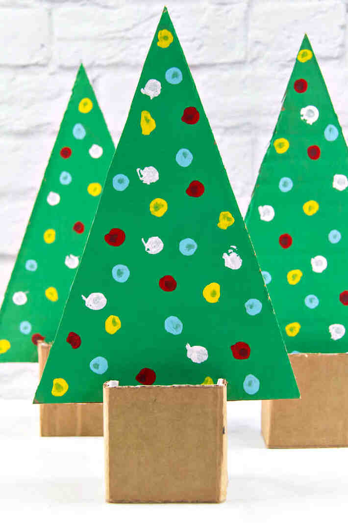 Un sapin de Noël à partir d'une assiette en carton - Cabane à idées