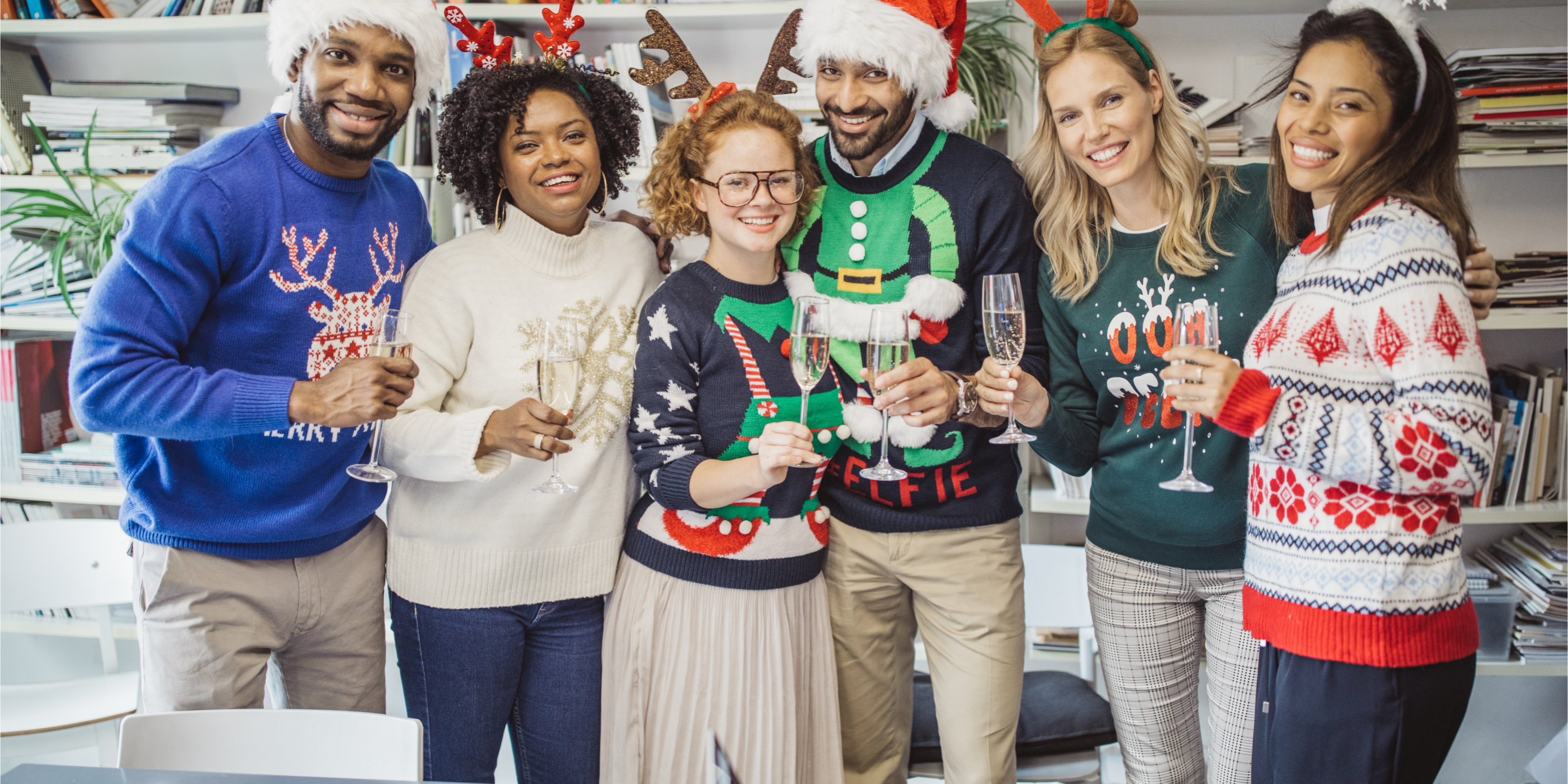 Image collègues pull de Noël Collègues de travail avec pulls de Noël